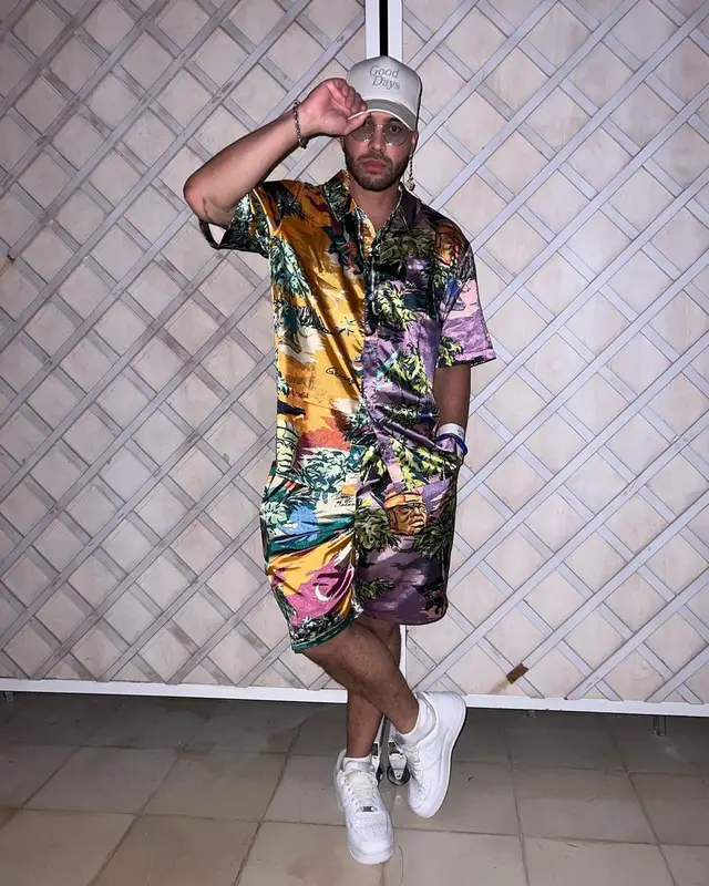 Prince Royce outfit in Grimey, Nike, and Madewell, 2023