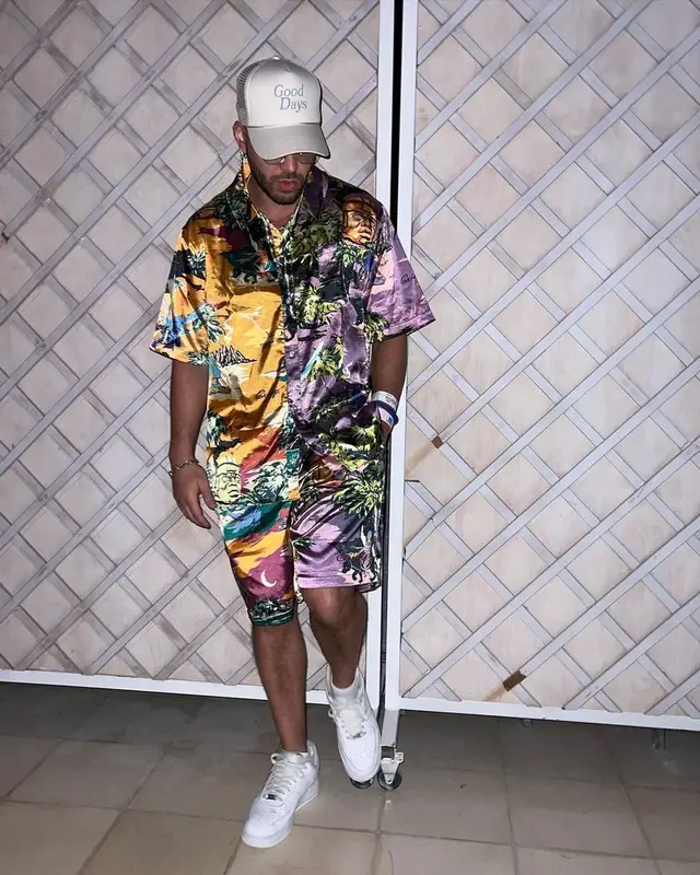 Prince Royce outfit in Grimey, Nike, and Madewell, 2023