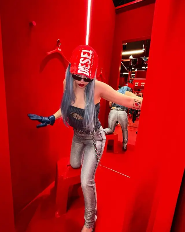 Chanmina outfit in Diesel, 2022