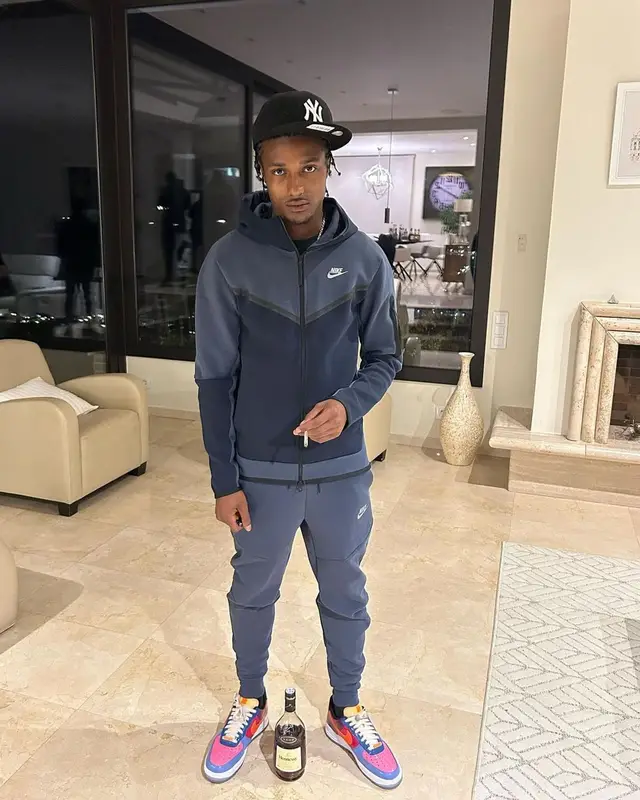 Double Lz outfit in Nike and New Era, 2023