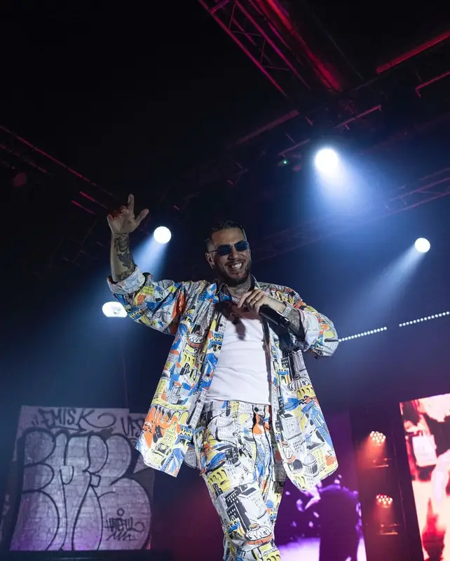 Emis Killa outfit in Moschino and Cartier, 2022