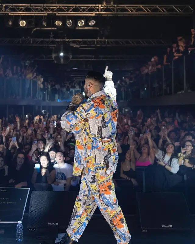 Emis Killa outfit in Moschino and Cartier, 2022
