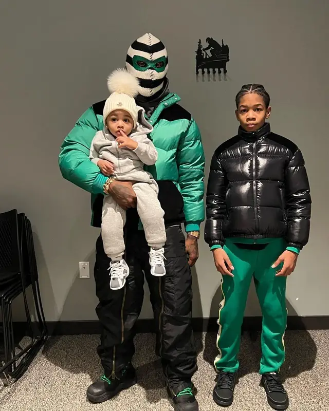 Offset outfit in Bottega Veneta and Marni, 2022