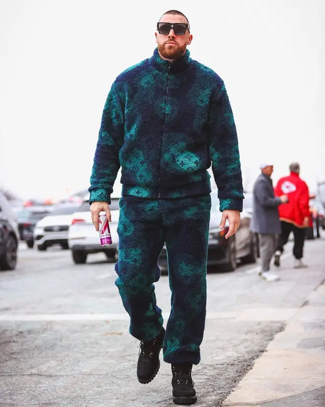 Travis Kelce outfit in Louis Vuitton, 2023