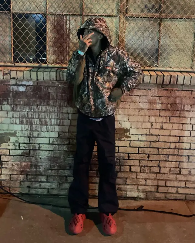 Slump6s outfit in Habit, The North Face, and Yeezy, 2023