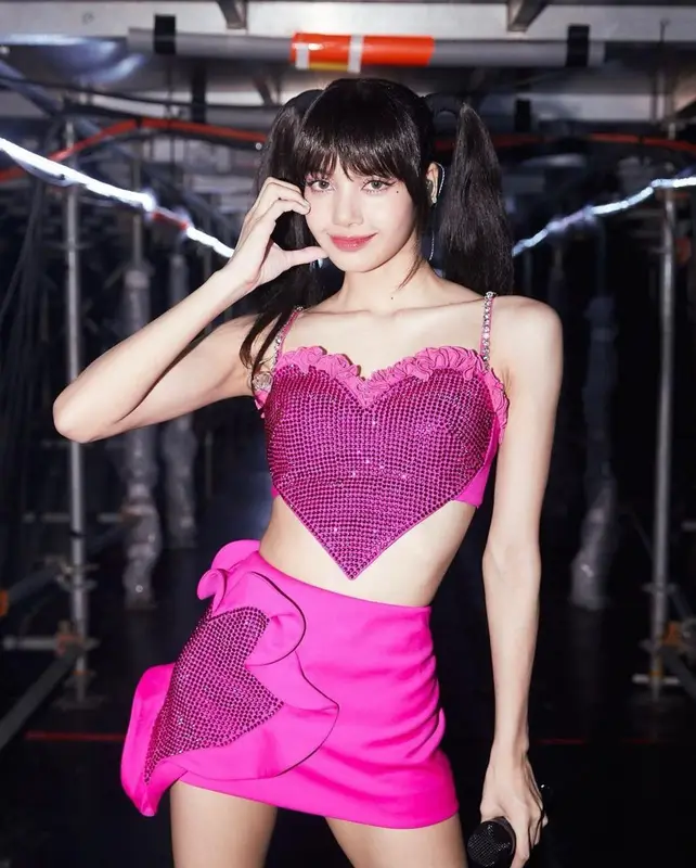 Lisa outfit in Area, 2023