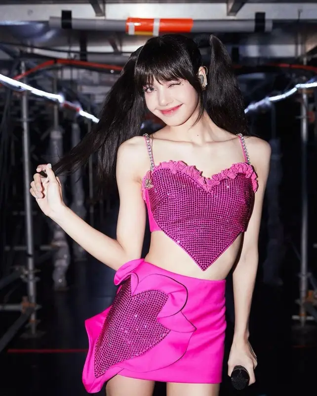 Lisa outfit in Area, 2023
