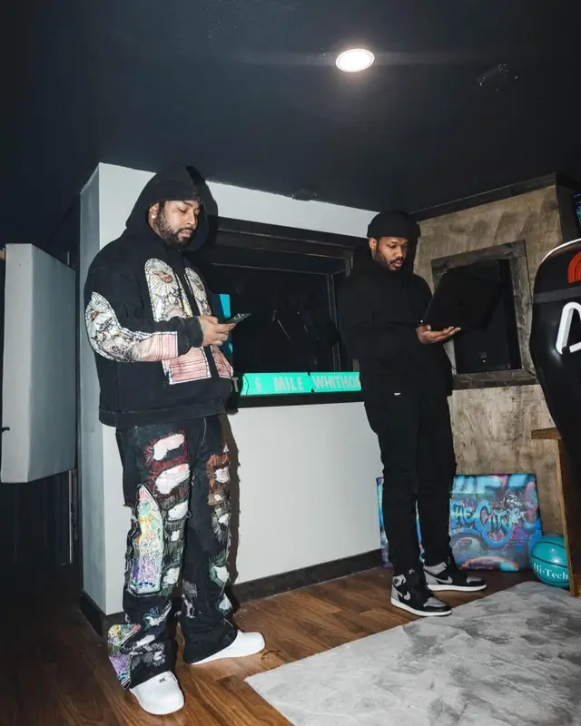 Icewear Vezzo outfit in Who Decides War and Nike, 2023
