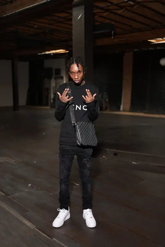 Set Da Trend outfit in Givenchy, Nike, and Louis Vuitton, 2023