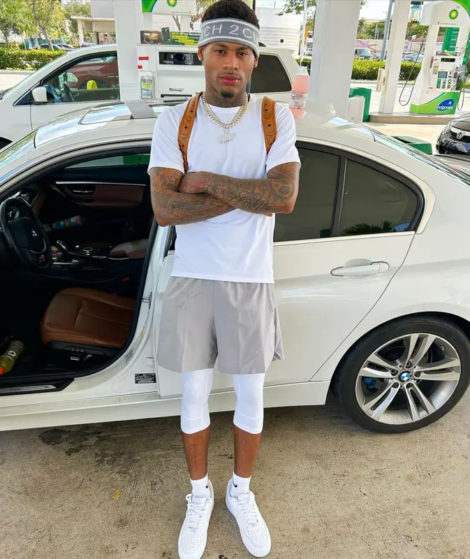 Trapyayo outfit in 2Clutch, 2023
