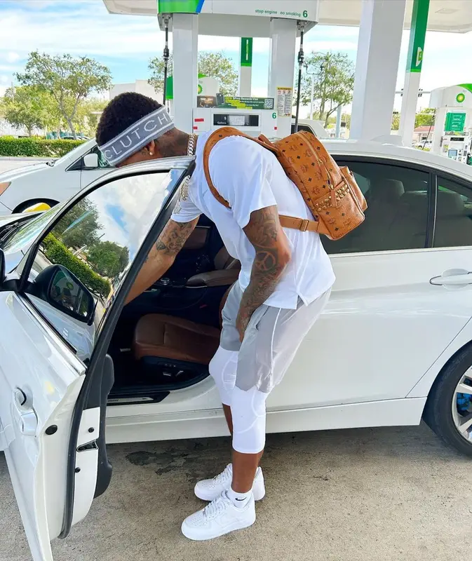 Trapyayo outfit in 2Clutch, 2023