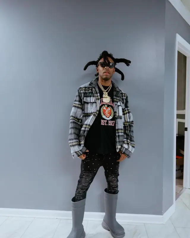 Lil Murden outfit in Forever 21, Balenciaga, and Coach, 2023