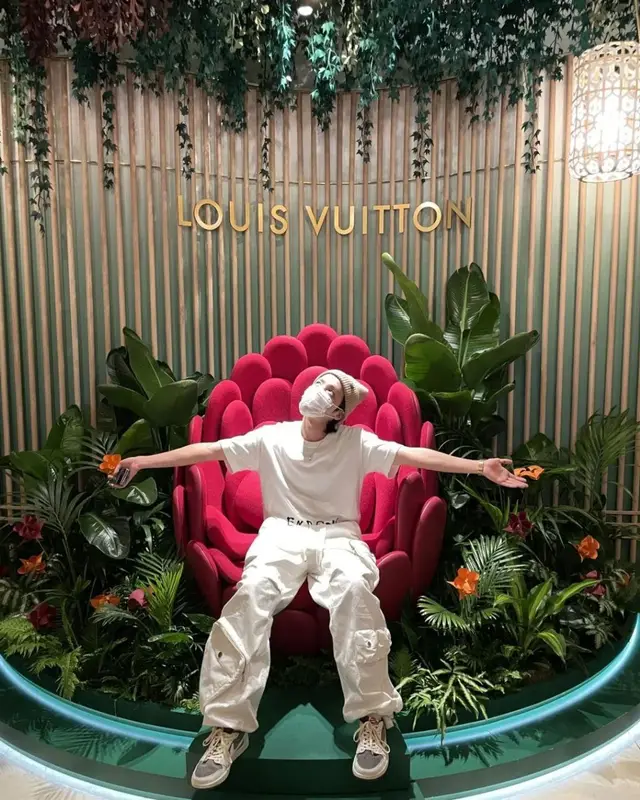 J-Hope outfit in Nike, Louis Vuitton, and Travis Scott Merch, 2022
