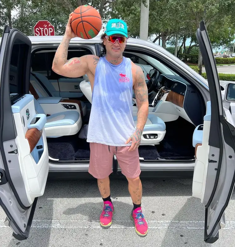 Riff Raff outfit in Nike, Flood Sport, and Wilson, 2022