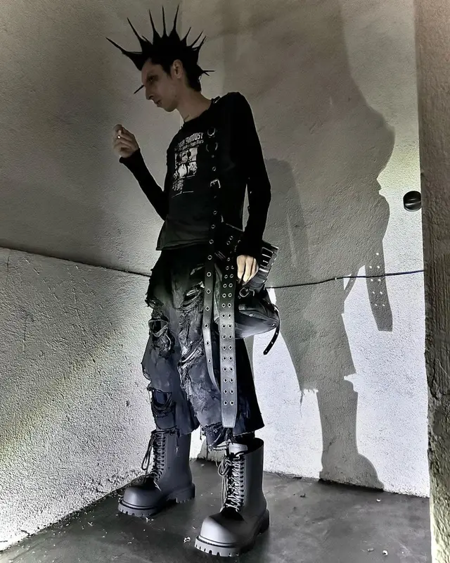 Burberry Erry outfit in Balenciaga, 2022
