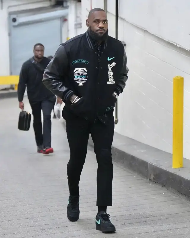 LeBron James outfit in Nike and Tiffany&Co, 2023