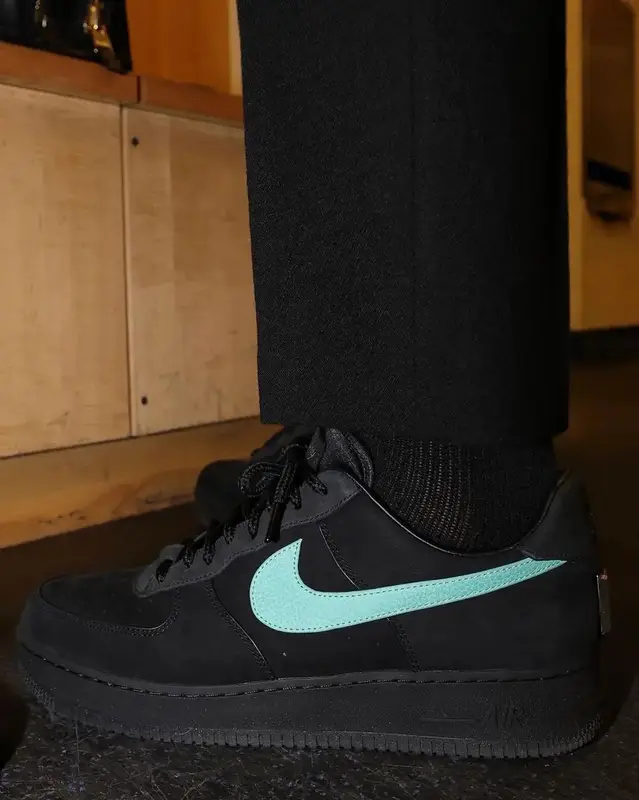 LeBron James outfit in Nike and Tiffany&Co, 2023