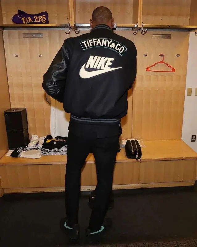 LeBron James outfit in Nike and Tiffany&Co, 2023