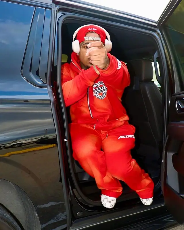 Doe Boy outfit in Ricchezza Forever, 2023