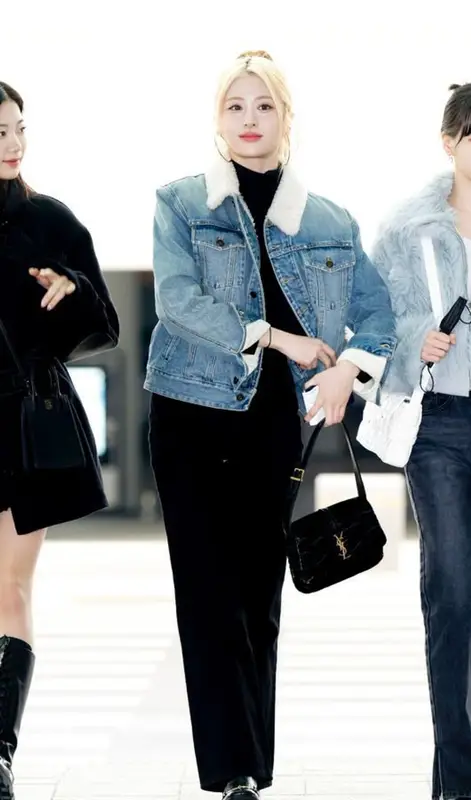 Yunjin Le Sserafim outfit in Saint Laurent, 2022