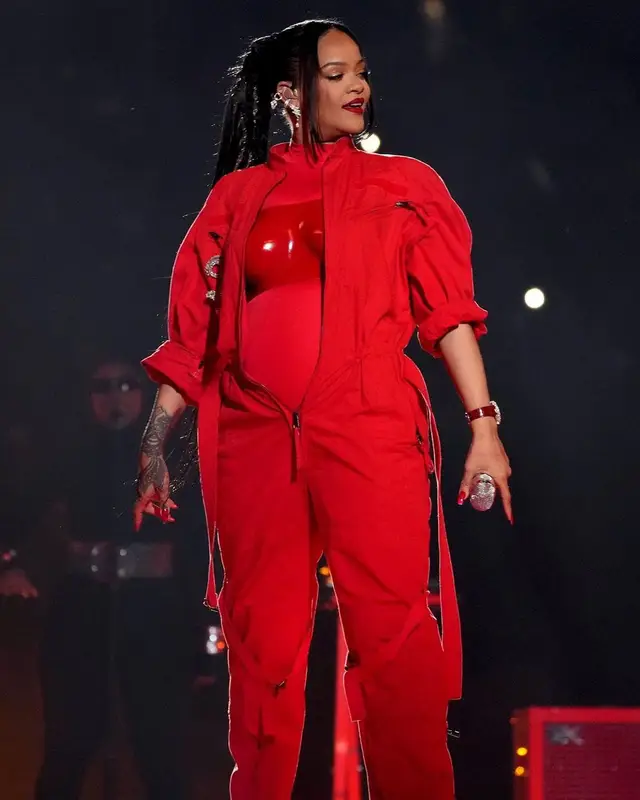 Rihanna outfit in Alaïa, Loewe, and Maison Margiela, 2023