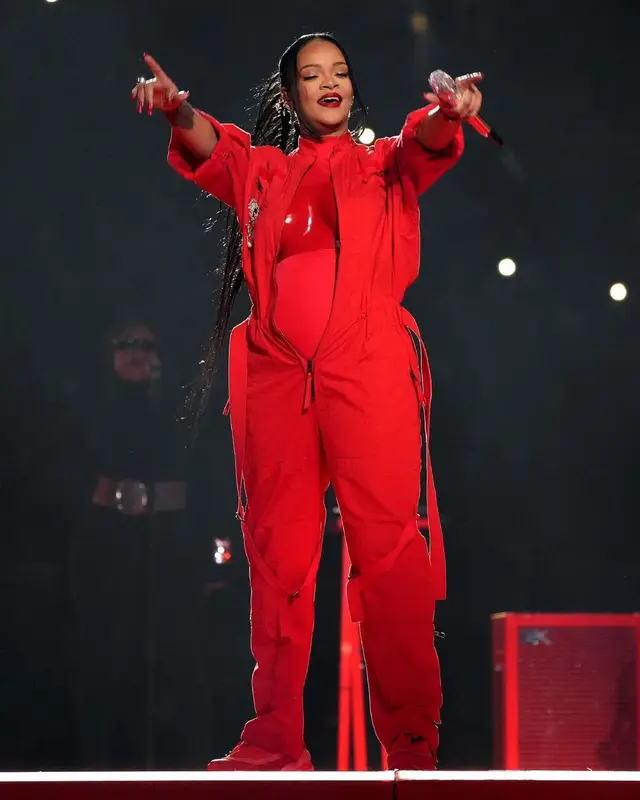 Rihanna outfit in Alaïa, Loewe, and Maison Margiela, 2023