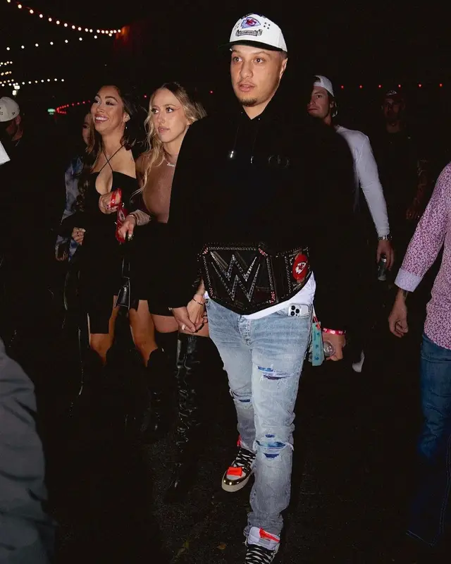 Patrick Mahomes II outfit in Off-White, Dior, and New Era, 2023