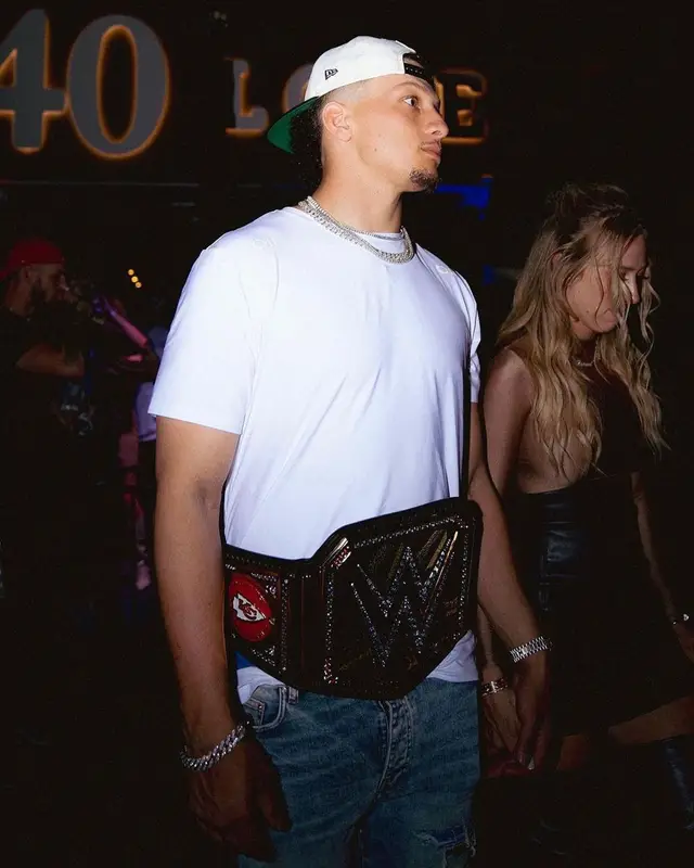Patrick Mahomes II outfit in Off-White, Dior, and New Era, 2023