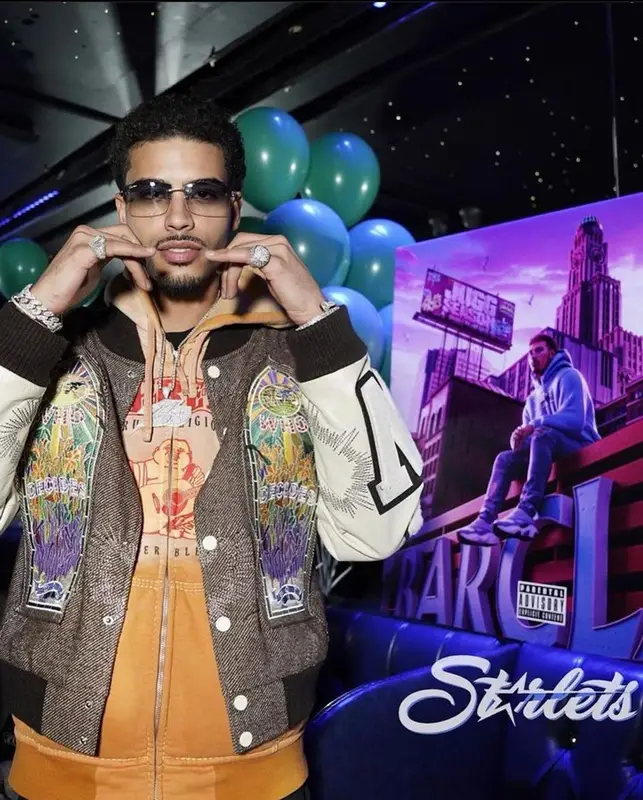Jay Critch outfit in Who Decides War, Supreme, and Cartier, 2023