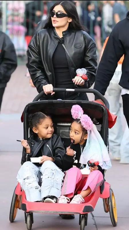Kylie Jenner outfit in Acne Studios, Salomon, and JW Anderson, 2023