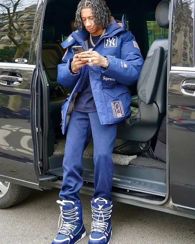 Digga D outfit in Supreme, New Era, and New York Yankees, 2023
