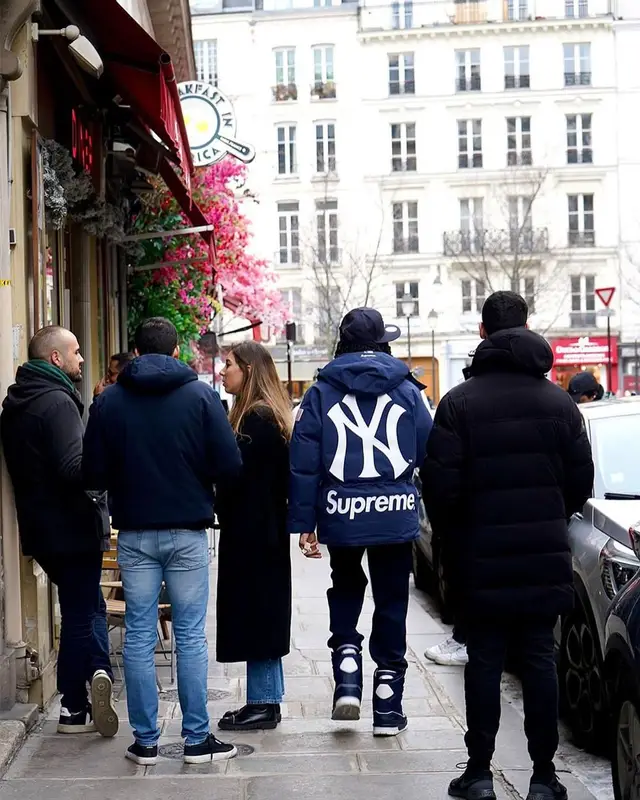 Digga D outfit in Supreme, New Era, and New York Yankees, 2023