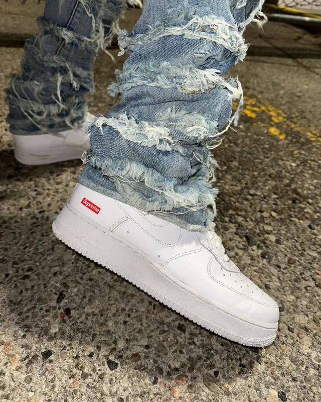 Rondodasosa outfit in Moncler, Nike, and Supreme, 2023