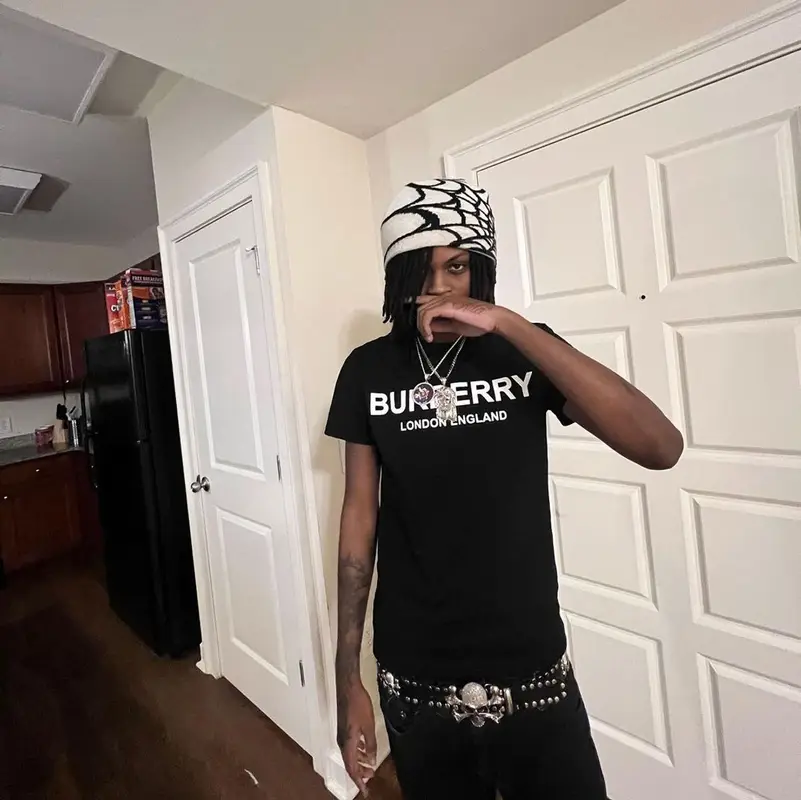 sgpwes outfit in Burberry, Alyx, and Yeezy, 2023