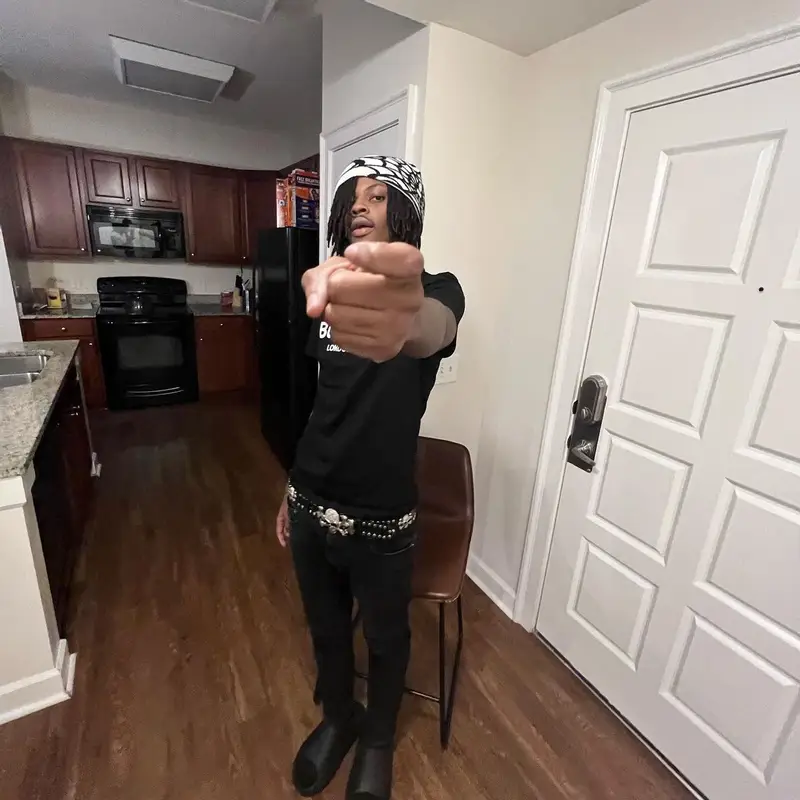sgpwes outfit in Burberry, Alyx, and Yeezy, 2023