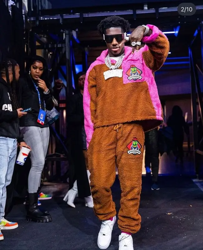 2Rare outfit in StockedUp and Nike, 2023
