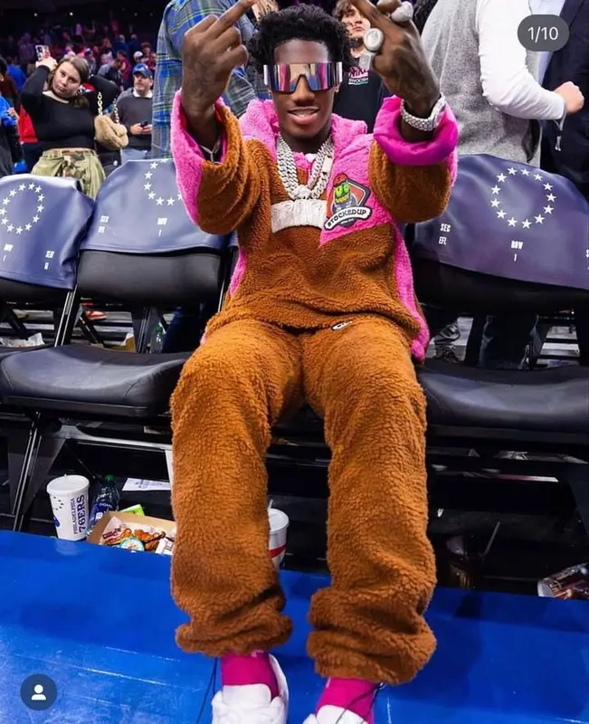 2Rare outfit in StockedUp and Nike, 2023