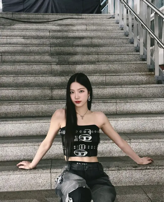 Kazuha Le Sserafim outfit in Nike, Diesel, and Balenciaga, 2022