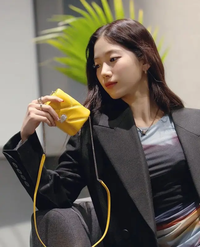 Kazuha Le Sserafim outfit in Zara and Bvlgari, 2022