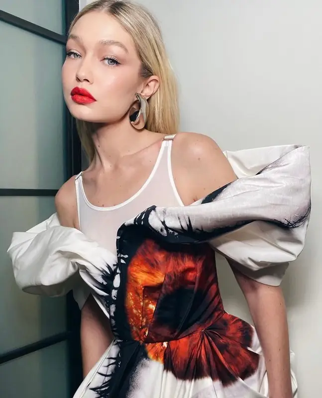Gigi Hadid outfit in Alexander McQueen and Christian Louboutin, 2023