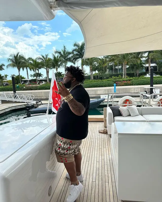 Rod Wave outfit in Burberry, Nike, and Cartier, 2023