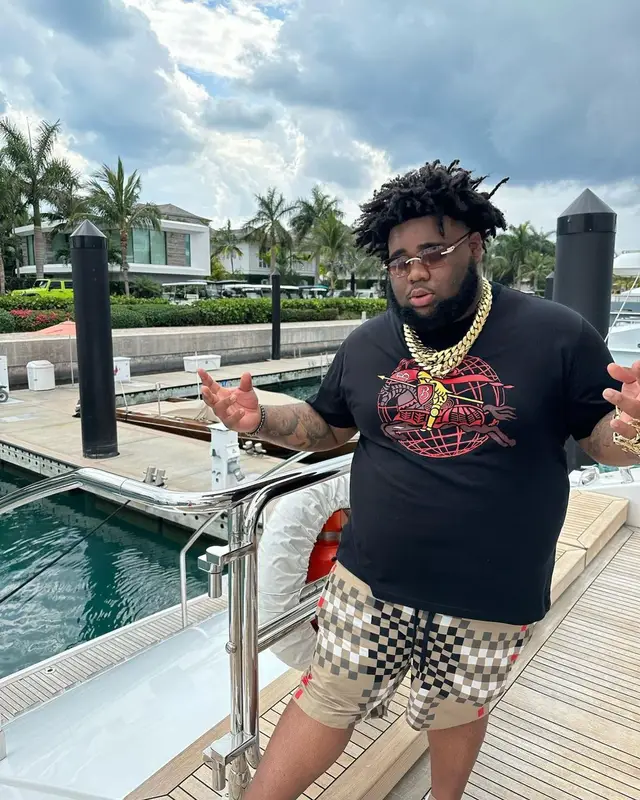 Rod Wave outfit in Burberry, Nike, and Cartier, 2023