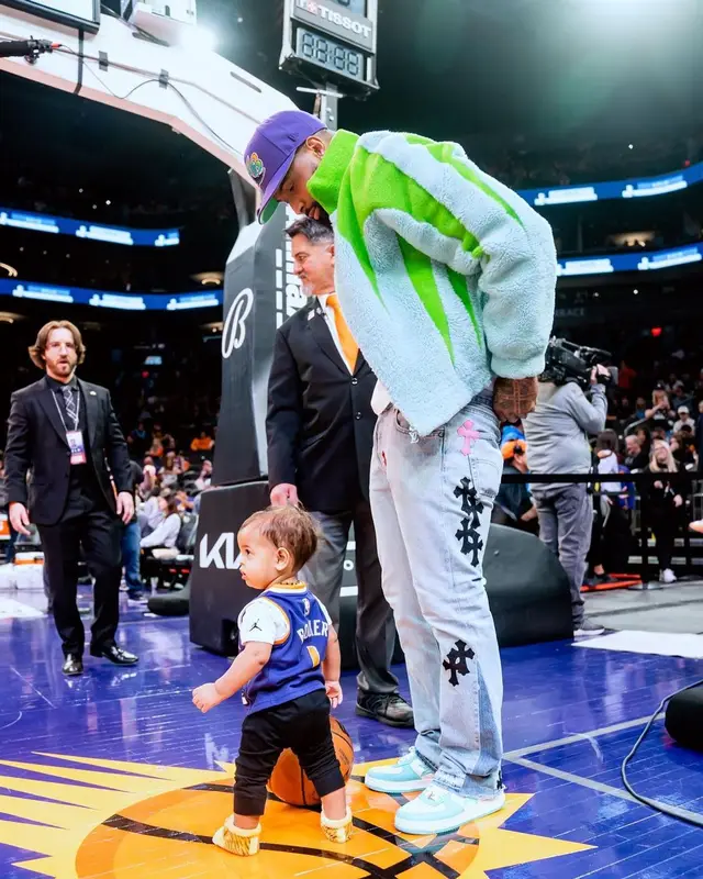Odell Beckham Jr outfit in Louis Vuitton, Bape, and New Era, 2023
