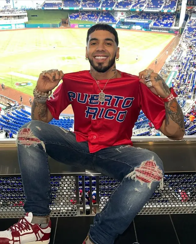 Anuel AA outfit in World Baseball Classic and Amiri, 2023