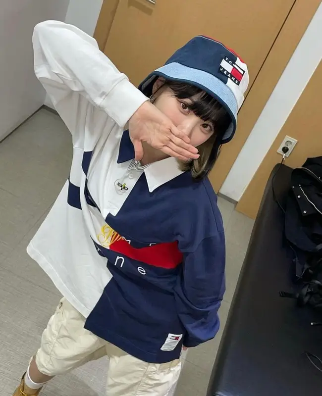 Chaewon outfit in Timberland and Tommy Hilfiger, 2022