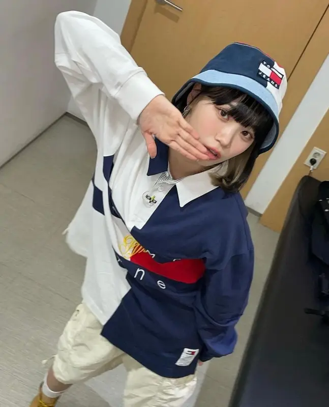 Chaewon outfit in Timberland and Tommy Hilfiger, 2022