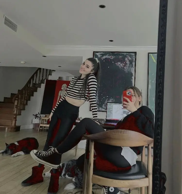 Hande Erchel outfit in Zara, Deux Beautes Paris, and Ugg, 2023