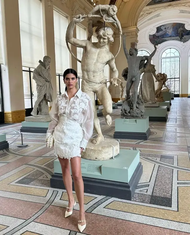 Sara Sampaio outfit in Zimmermann, Cult Gaia, and Jimmy Choo, 2023
