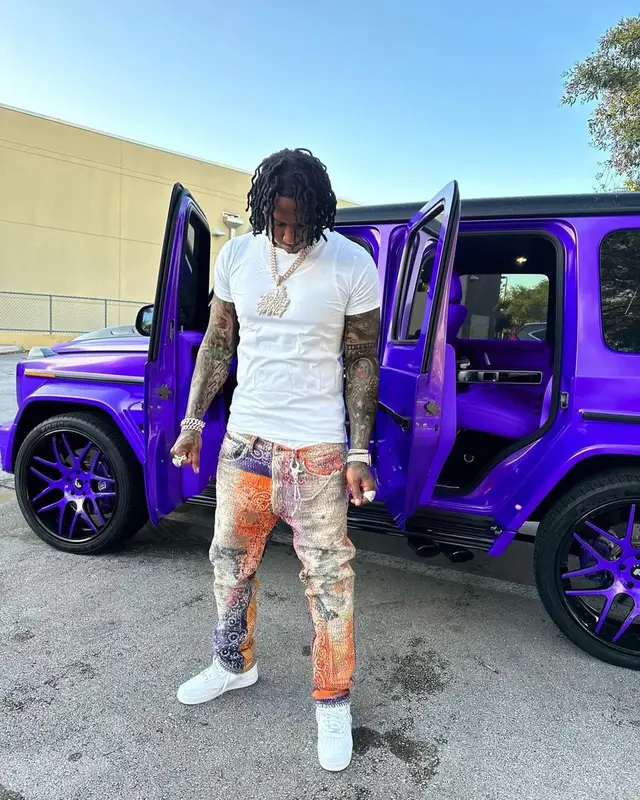Moneybagg Yo outfit in Hanes, Proleta Re Art, and Nike, 2023