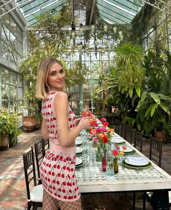 Chiara Ferragni outfit in Benetton and Ray-Ban, 2023